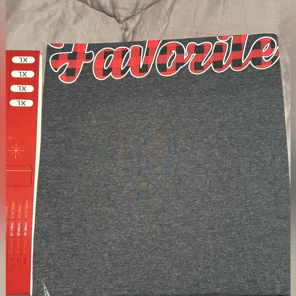 XL SANTAS FAVORITE TEE! - Picture 2 of 4
